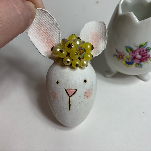 Vintage bone china egg vase with adorable hand made bunny rabbit head. - Picture 4 of 10